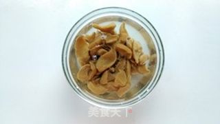 毛豆肉米炒萝卜干的做法步骤：2