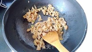 毛豆肉米炒萝卜干的做法步骤:5