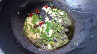 毛豆肉米炒萝卜干的做法步骤:6