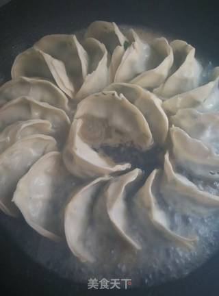 煎饺的做法步骤:4