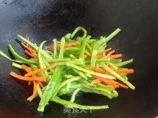 青椒金针菇的做法步骤:3