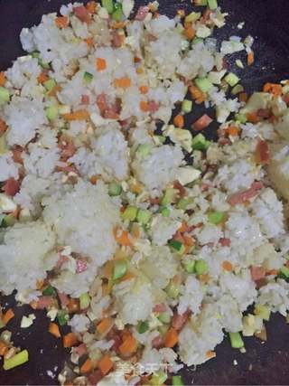 咸蛋炒饭的做法步骤:7