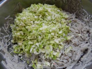 包菜粉丝蒸饺子的做法步骤：4