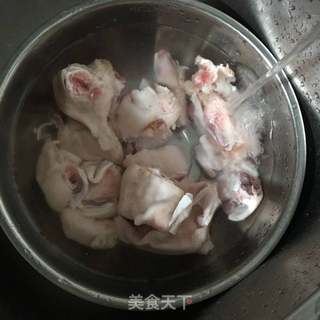 黄豆焖猪蹄的做法步骤:2
