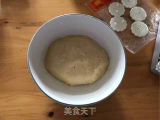 赏味中秋、乐享团圆【广式豆沙蛋黄月饼】的做法步骤:10
