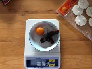 赏味中秋、乐享团圆【广式豆沙蛋黄月饼】的做法步骤:12