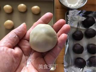 赏味中秋、乐享团圆【广式豆沙蛋黄月饼】的做法步骤:17