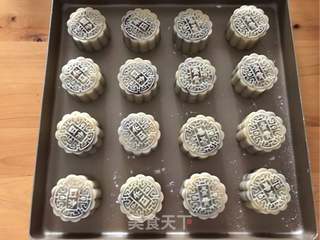 赏味中秋、乐享团圆【广式豆沙蛋黄月饼】的做法步骤:21