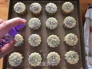 赏味中秋、乐享团圆【广式豆沙蛋黄月饼】的做法步骤:22