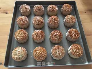 赏味中秋、乐享团圆【广式豆沙蛋黄月饼】的做法步骤:24