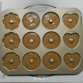 巧克力豆甜甜圈蛋糕的做法步骤:13