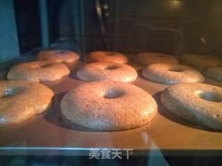 巧克力豆甜甜圈蛋糕的做法步骤:14