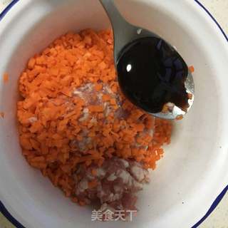 胡萝卜猪肉蒸饺的做法步骤:3