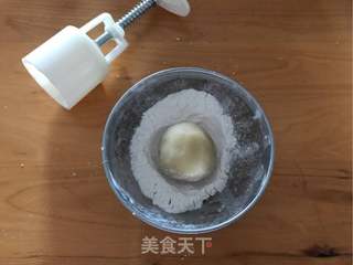 赏味中秋、乐享团圆～【金沙肉松香肠月饼】的做法步骤：17