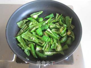辣椒小炒肉的做法步骤:2
