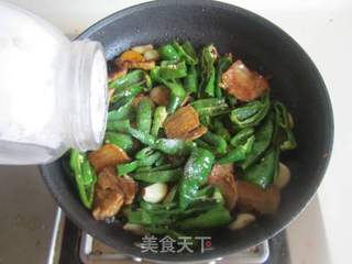 辣椒小炒肉的做法步骤:9