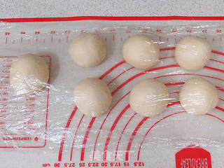 萌货。小熊豆沙面包的做法步骤:8