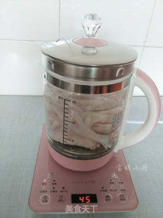 猪蹄鸡爪花生汤的做法步骤:4