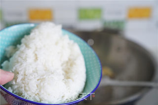 洋葱肉末炒饭的做法步骤:4