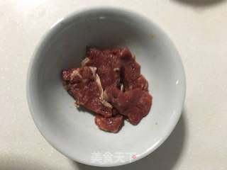 韩式牛肉泡菜汤的做法步骤:3
