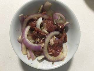 韩式牛肉泡菜汤的做法步骤:4