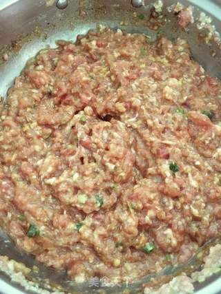 猪肉芹菜水饺的做法步骤：2