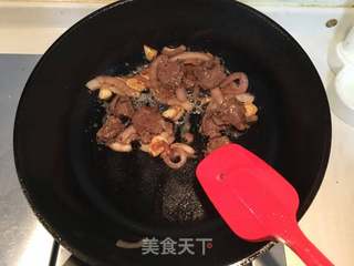 韩式牛肉泡菜汤的做法步骤:5