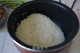 豇豆肉末焖饭的做法步骤:2