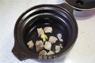 排骨丝瓜汤的做法步骤:3