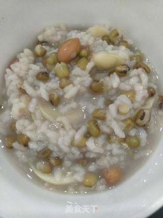 甜蜜七夕之绿豆百合花生粥的做法步骤:3