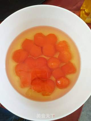 豆沙蛋黄月饼的做法步骤:4