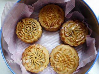 广式蛋黄月饼的做法步骤:15
