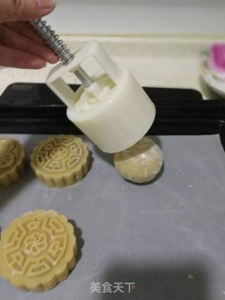 广式月饼的做法步骤:5