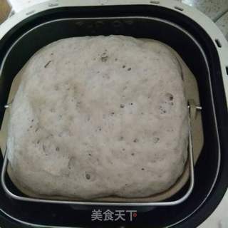 五香黑芝麻花卷的做法步骤:4