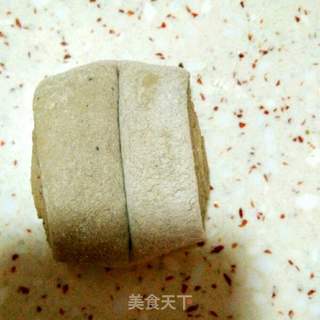 五香黑芝麻花卷的做法步骤:10