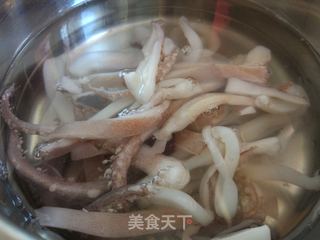 韭菜炒鱿鱼须的做法步骤:3