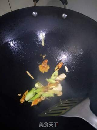 海南辣酱炒花蛤的做法步骤:5