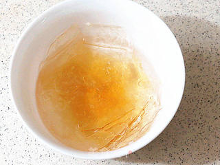 夏日爽口冷品。【西瓜牛奶冻】的做法步骤:3