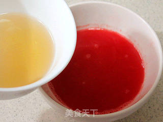 夏日爽口冷品。【西瓜牛奶冻】的做法步骤:4