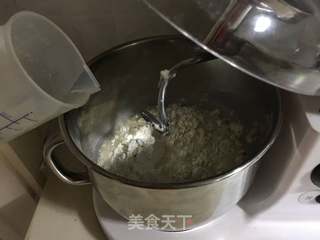 金沙花卷的做法步骤:2