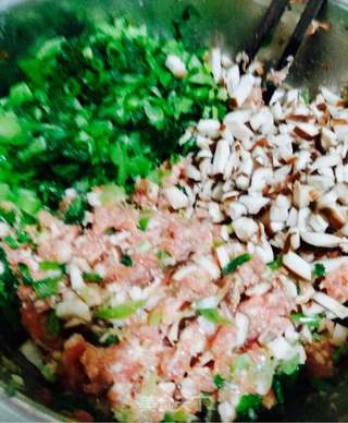 香菇猪肉包子的做法步骤:4
