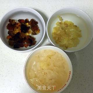 养颜皂角米桃胶银耳羹的做法步骤:2