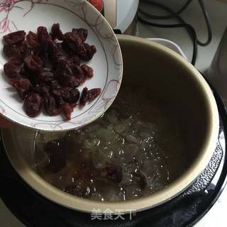 养颜皂角米桃胶银耳羹的做法步骤:5