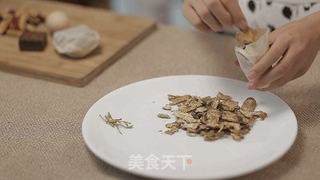 【小森妈妈菜谱】备孕药膳-当归金银花暖宫汤的做法步骤:4