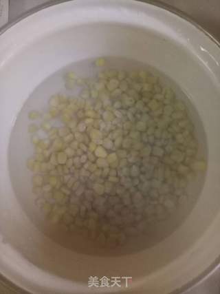 虾仁玉米水饺的做法步骤:2