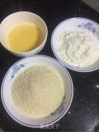 酥炸鱿鱼圈的做法步骤:2