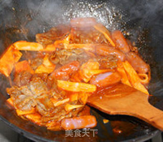 肥牛鱼饼炒年糕的做法步骤:11