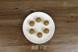 中秋礼品~蛋黄莲蓉月饼的做法步骤:6