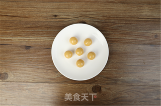 中秋礼品~蛋黄莲蓉月饼的做法步骤:9