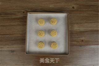 中秋礼品~蛋黄莲蓉月饼的做法步骤:12